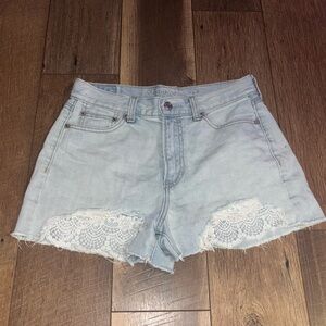 American Eagle Mom Denim Jean Shorts Light Wash Size 4